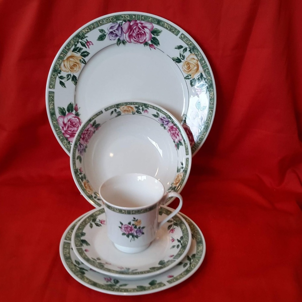 Rose Potpourri 5 Pieces Dining Set by Lynn